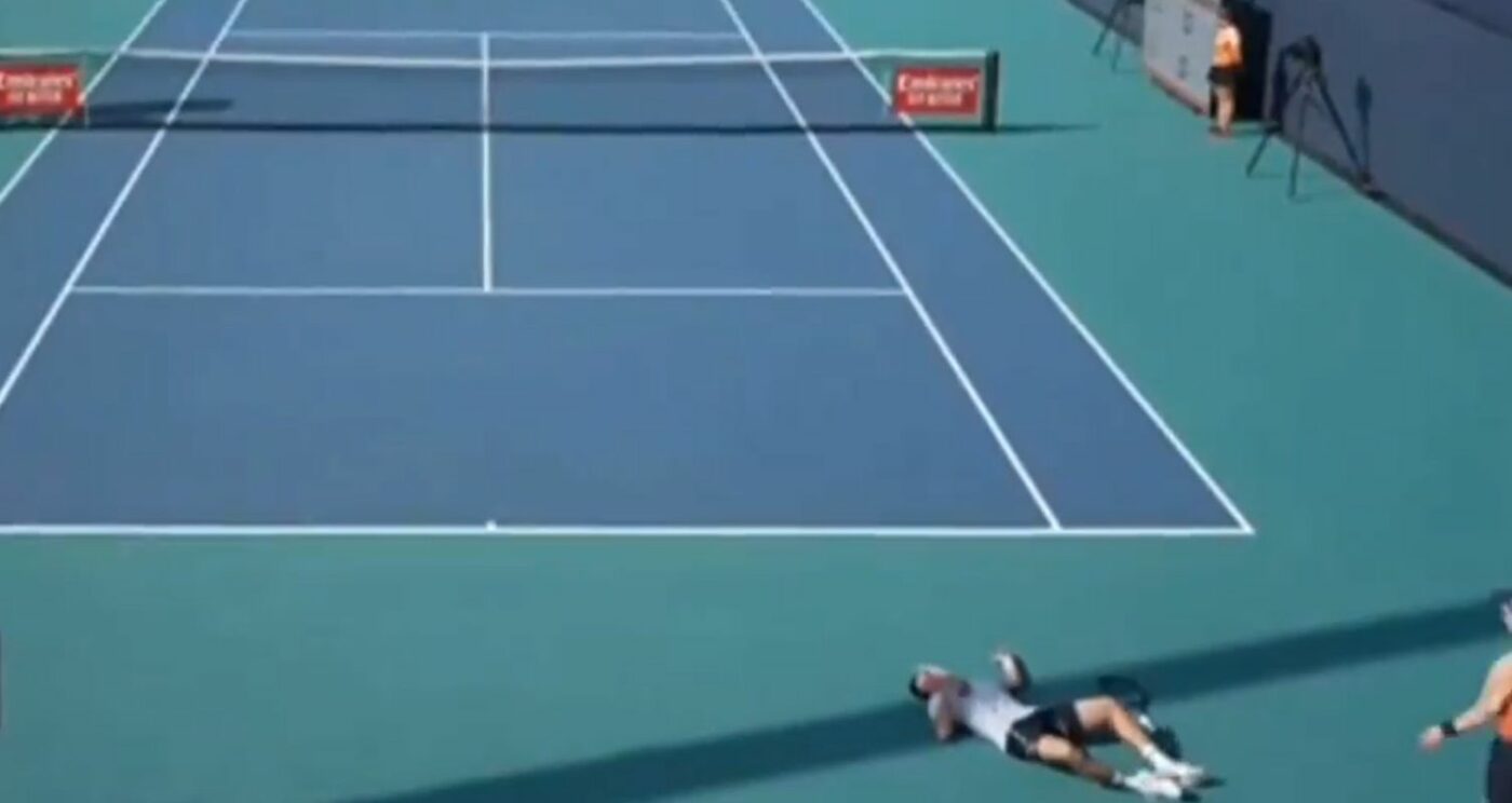 Imagini înspăimântătoare de la Miami, cu puțin timp înainte de revenirea Simonei Halep! Jucătorul s-a prăbușit pe teren, în timpul meciului