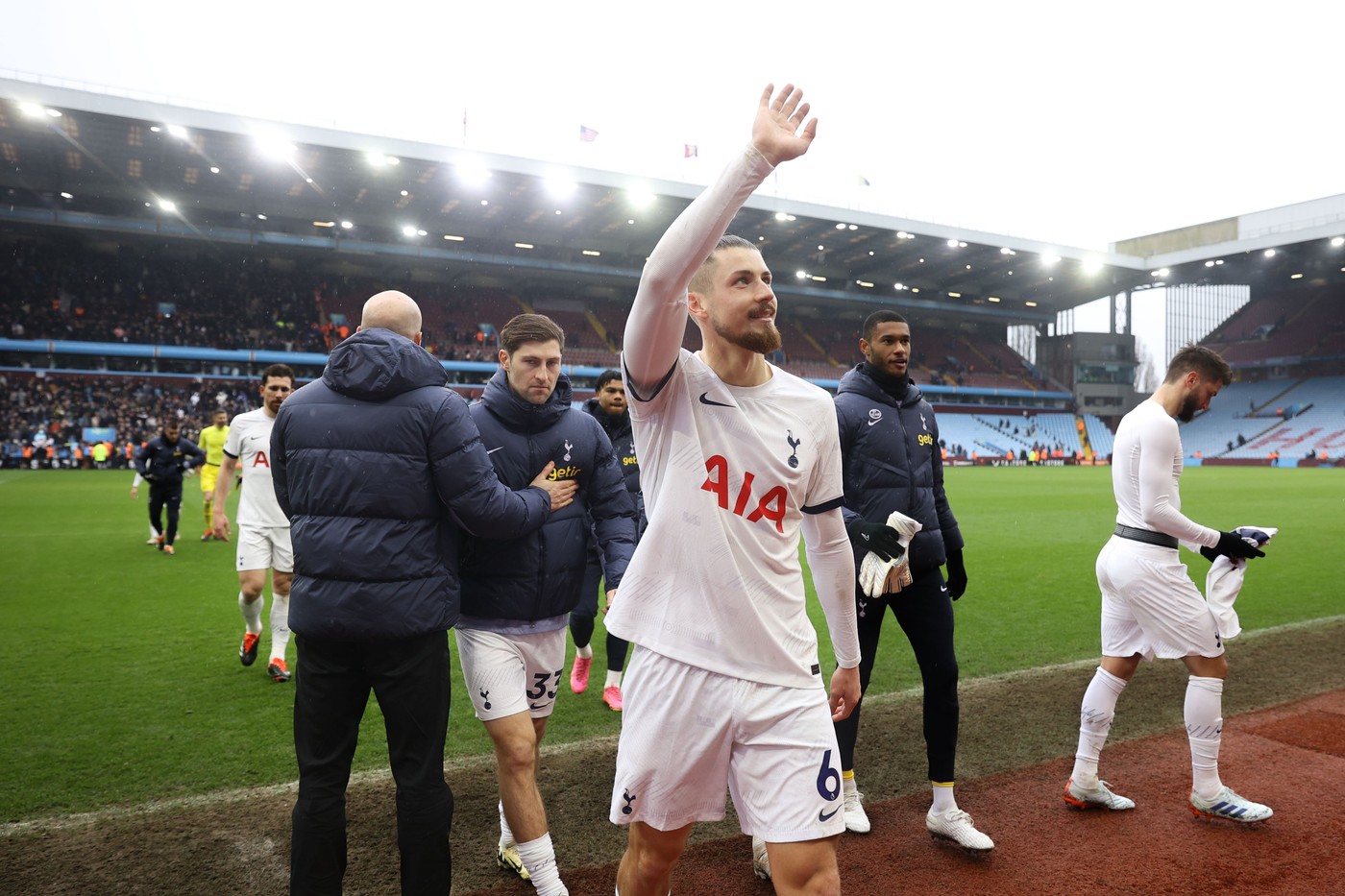 Englezii au aflat ce se va întâmpla cu Radu Drăgușin acum! Anunțul a fost făcut de jurnaliștii britanici apropiați de Tottenham