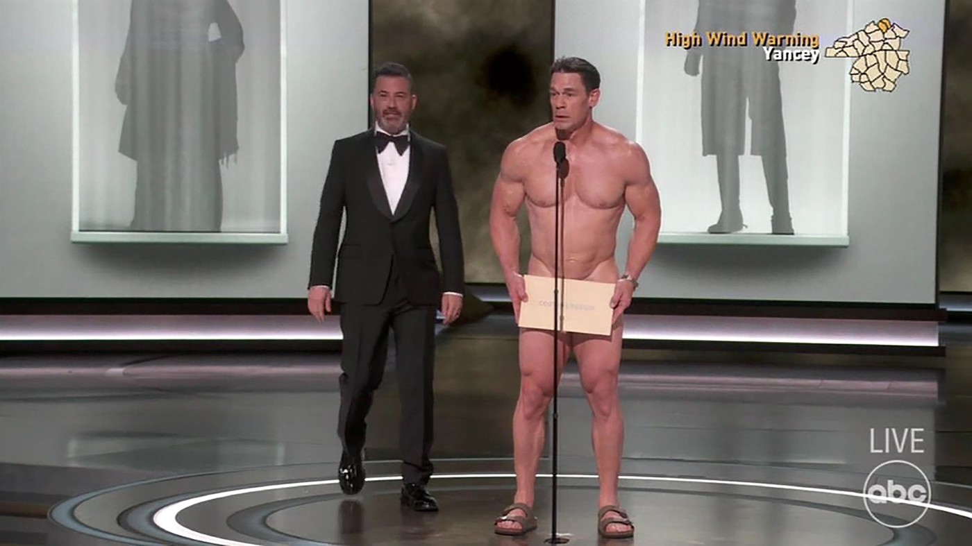 L-au prins cu ocaua mică pe John Cena! Jurnaliștii de la MARCA dezvăluie că sportivul nu a fost complet gol pe scena de la Oscar!