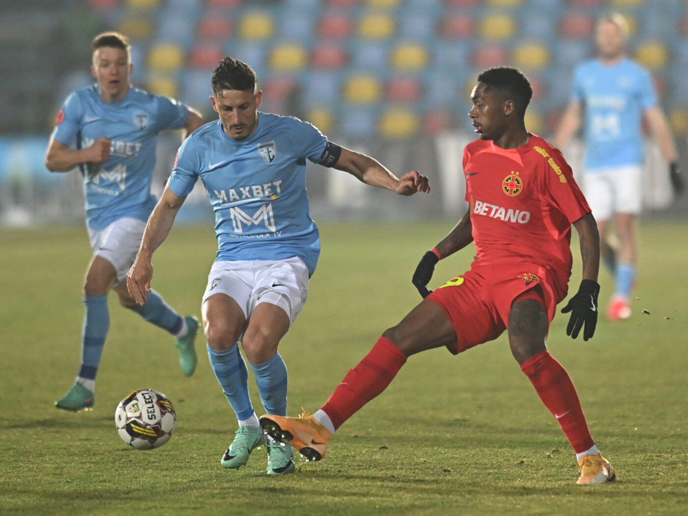Luis Phelipe riscă să fie dat afară de Gigi Becali dacă va juca la fel în continuare, dar există și cineva care îl apără la FCSB! Meme Stoica știe ce se întâmplă cu brazilianul
