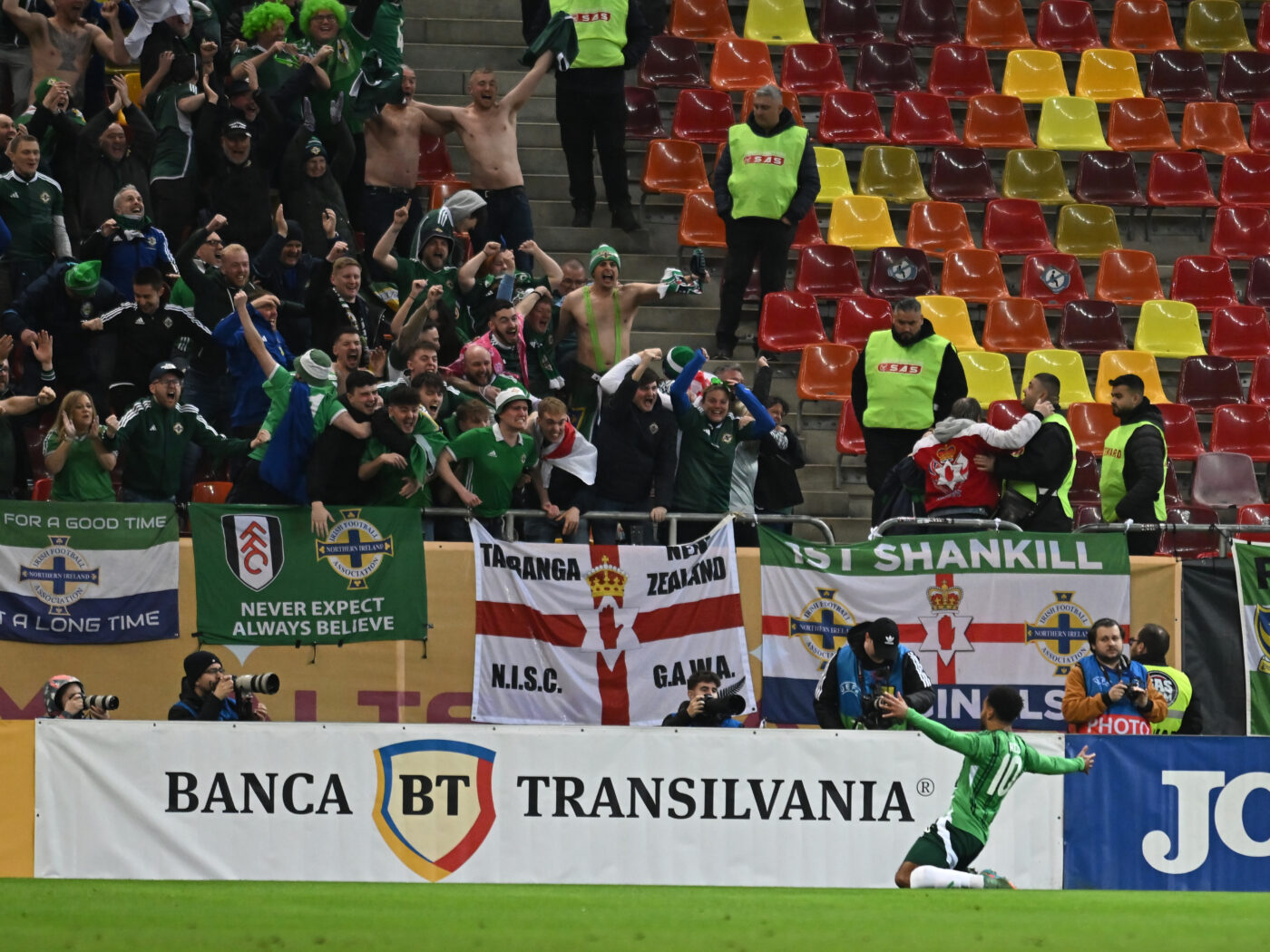 Marcatorul Irlandei de Nord în amicalul cu România, dezvăluiri uluitoare după ce a înscris la debut: „Acum cinci ani jucam în liga a 6-a”