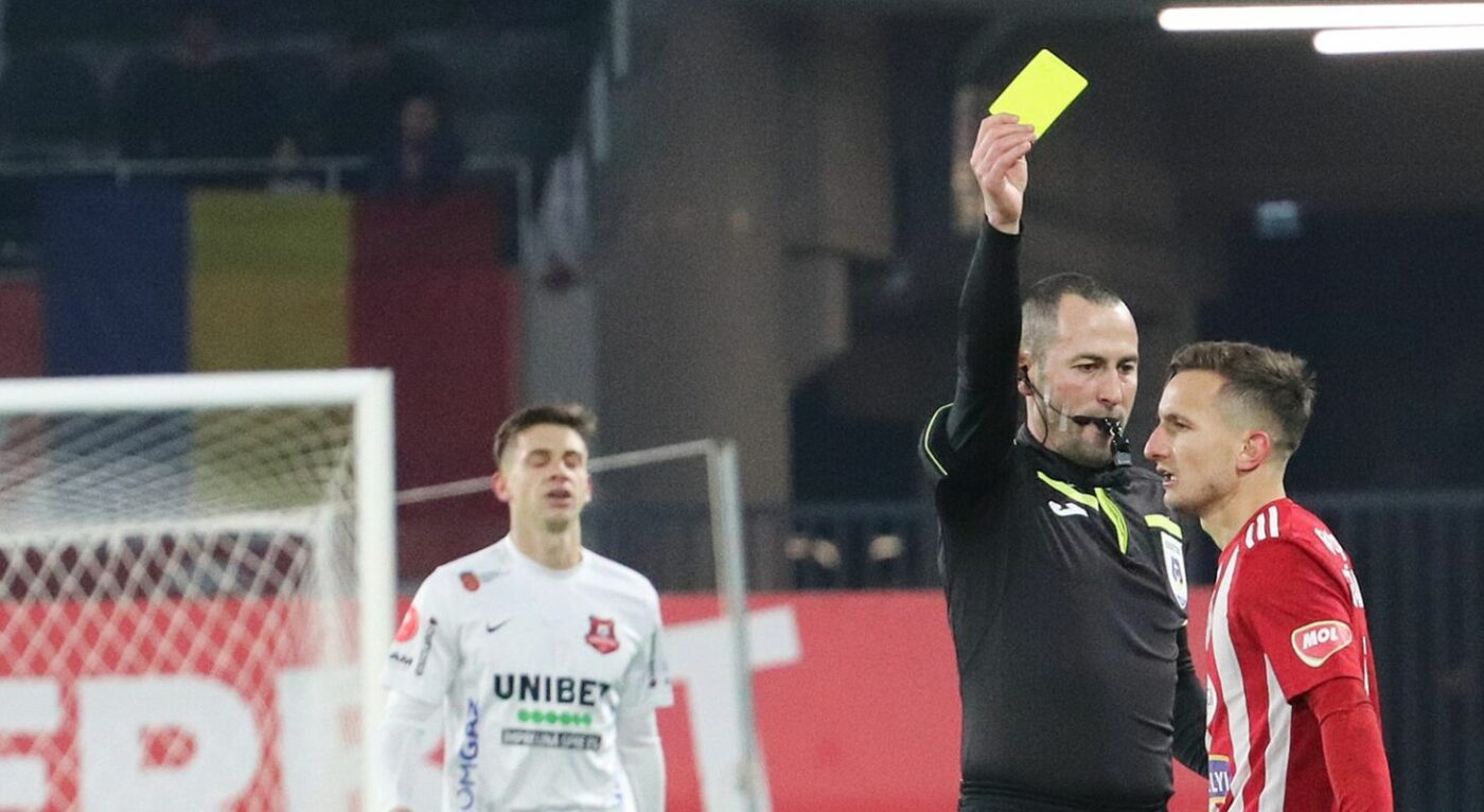 Marius Ștefănescu, replică dură pentru cei de la Rapid! Șefii echipei din Giulești l-au acuzat că a luat galben intenționat pentru a nu juca partida cu FCSB! Se teme că se va mai putea transfera. „Acest băiat ce face, trântește meciuri?”