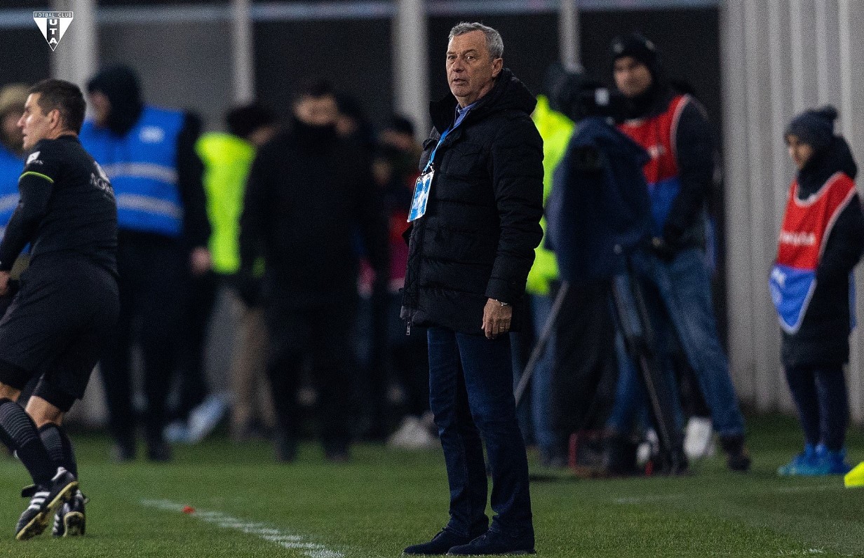 Mircea Rednic, reacție spumoasă după sancțiunea primită de UTA Arad pentru incidentele de la meciul cu Dinamo: „Doamne, dă-mi puteri! Eu cu ce am greșit?”