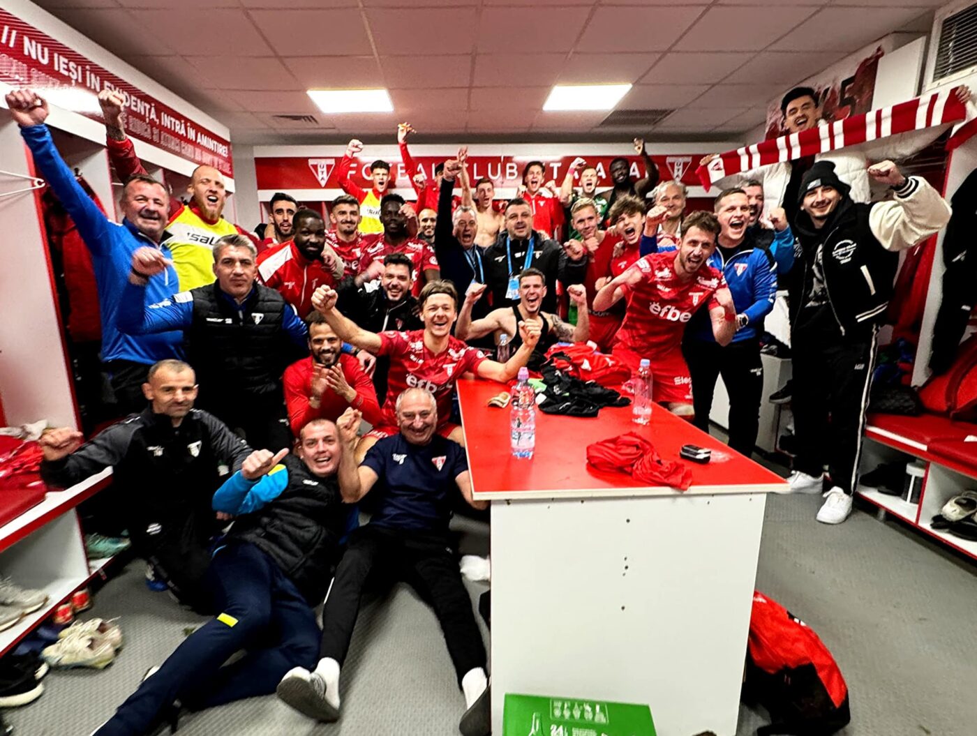 Mircea Rednic, show total după victoria cu FC U Craiova: „Au zis că retrogradăm!” A anunțat prime, mărire de salariu, dar a strecurat și ironia: „La Dinamo era filozofie!”