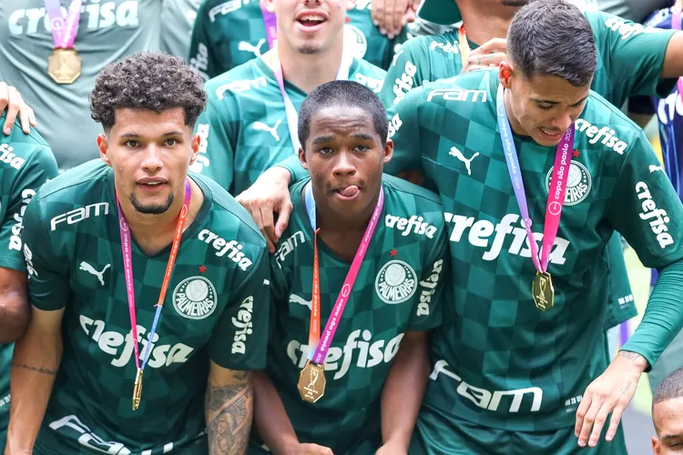 Noul superstar al lui Real Madrid are o poveste de viață dramatică! Endrick face dezvăluiri tulburătoare: „Spuneau că suntem săraci pentru că nu aveam mâncare! Mă jucam cu o minge din bandă adezivă sau șosete, iar mama dormea pe podea”