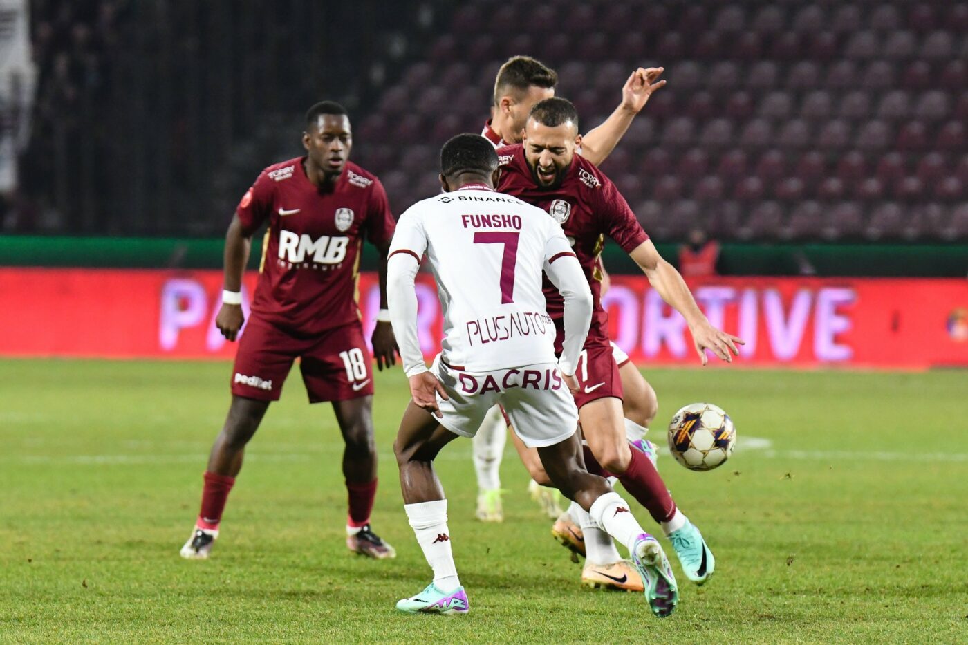 Presa din Anglia anunță un transfer uluitor din Superliga în Premier League! Starul lui CFR Cluj va fi cumpărat cu 3.500.000 de euro de „spaima echipelor mari”
