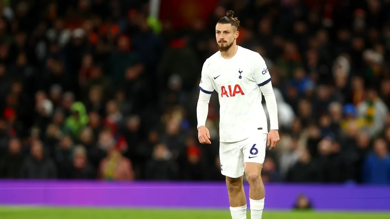 Radu Drăgușin a intrat de urgență pe teren în meciul Aston Villa – Tottenham! S-a rupt favoritul lui Ange Postecoglou: ce s-a întâmplat la un singur minut după ce românul a intrat pe gazon