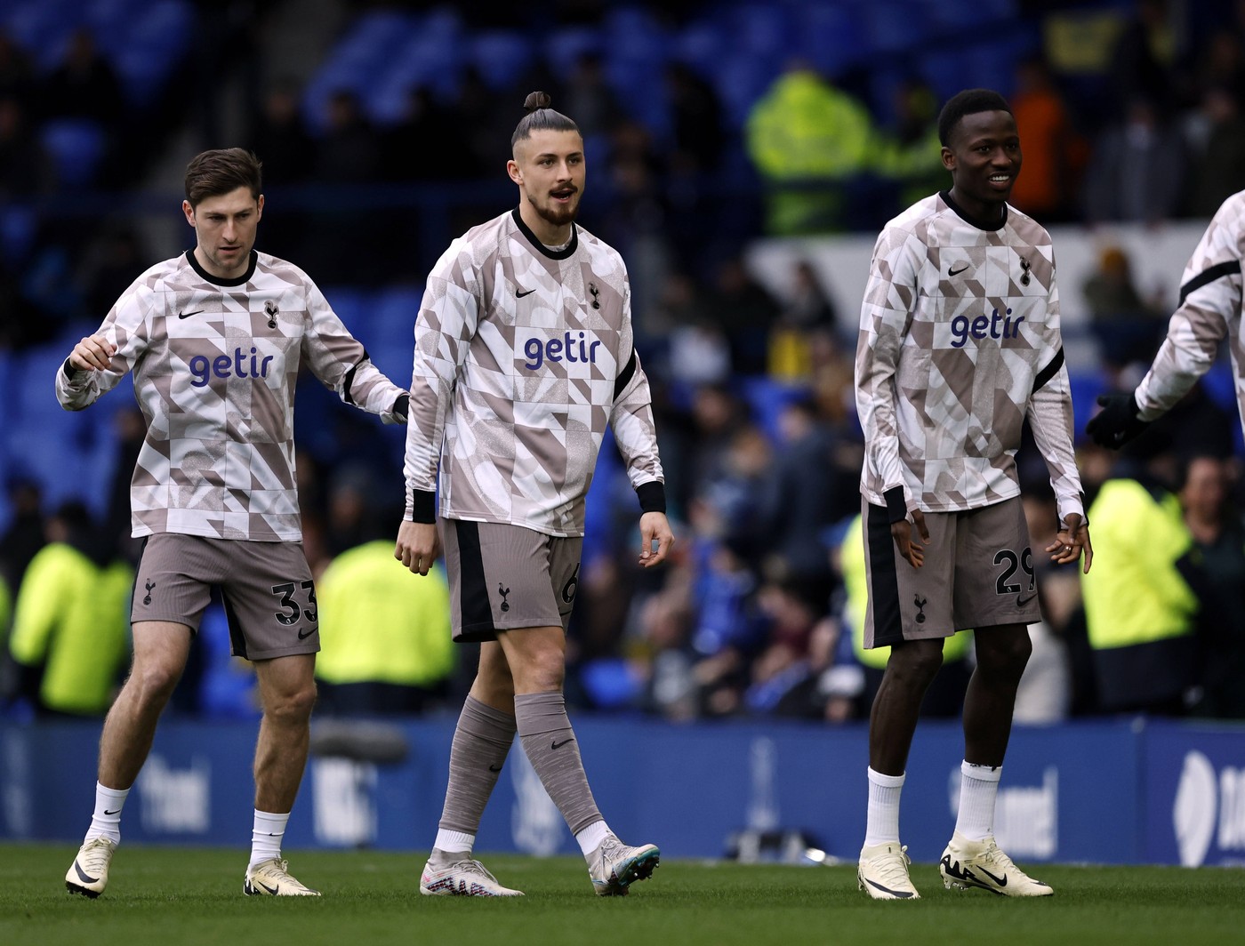 Radu Drăgușin a stârnit scandalul la Tottenham! Managerul său e pus la zid: „Are sigur ceva cu el!”