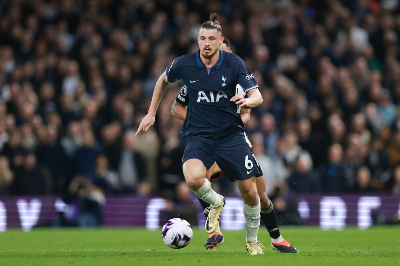 Radu Drăgușin abia a primit o notă de trecere după Fulham – Tottenham 3-0! Jurnaliștii britanici trag o concluzie rea pentru român: „El ar fi gestionat mai bine”