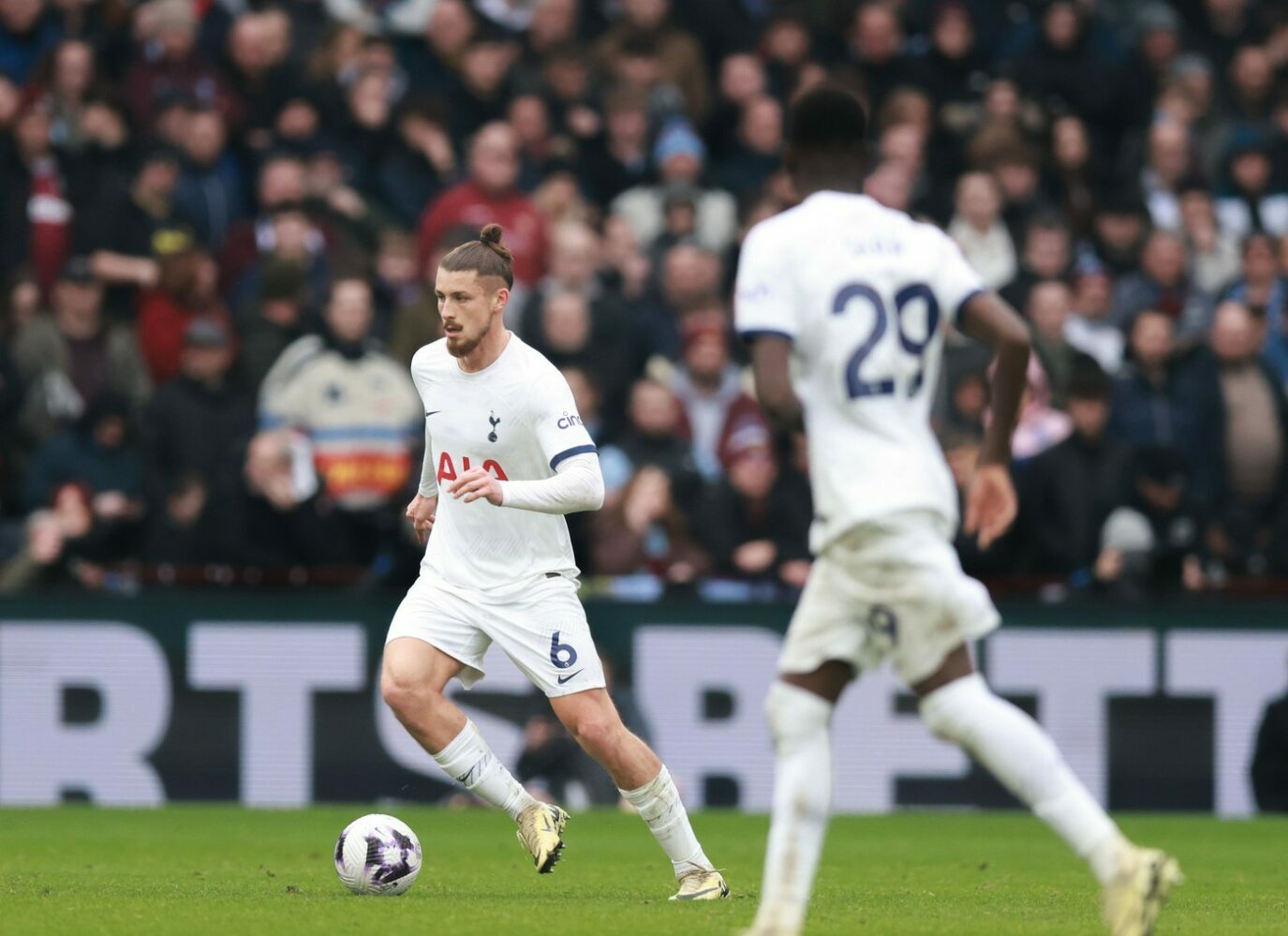 Radu Drăgușin are o mare tristețe, după ce a intrat și a jucat la Tottenham. De ce nu e fericit românul și ce a făcut imediat după meciul cu Aston Villa