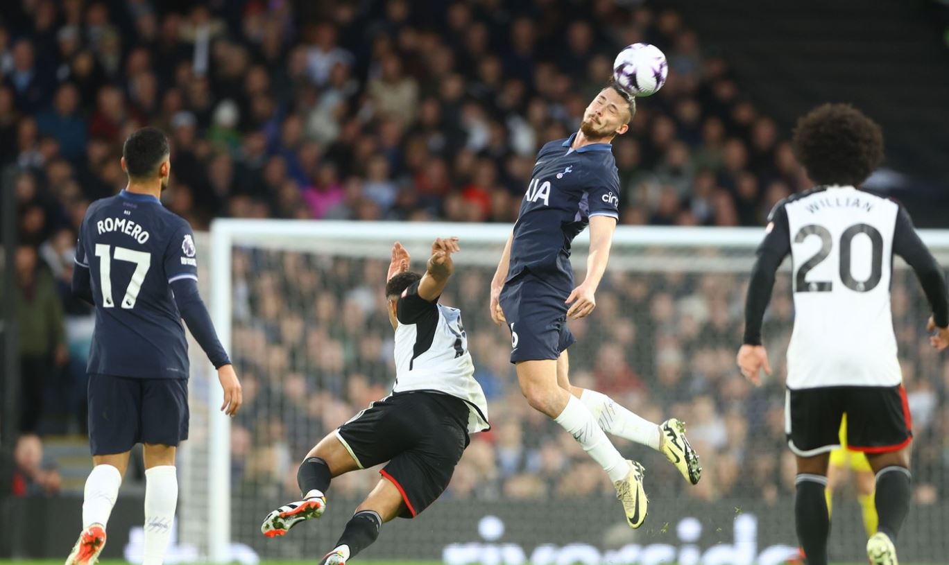 Radu Drăgușin poate fi salvat la Tottenham de Real Madrid! Spaniolii anunță că Florentino Perez îl vrea pe fundașul central care e prieten cu Leo Messi