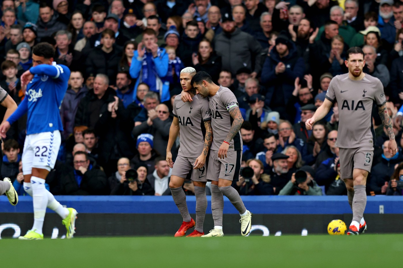 Radu Drăgușin și colegii de la Tottenham au rămas șocați! Vedeta echipei s-a gândit să își ia viața: „Nu o să spun că am vrut să mă sinucid”