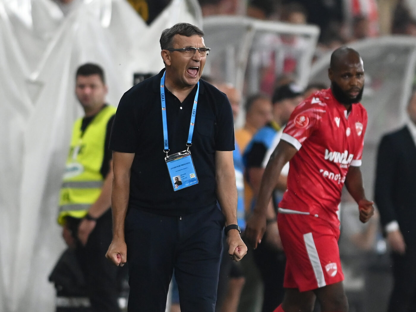 Răsturnare de situație uluitoare la Petrolul Ploieşti! Varianta Neagoe e la un pas să pice dintr-un motiv incredibil: ce nume important din Superliga a devenit, peste noapte, principalul favorit! EXCLUSIV