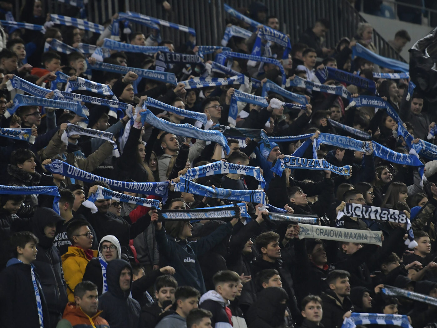S-au pus în vânzare biletele la derby-ul Băniei, FCU Craiova – Universitatea Craiova. Cât costă şi de unde pot suporterii să le cumpere