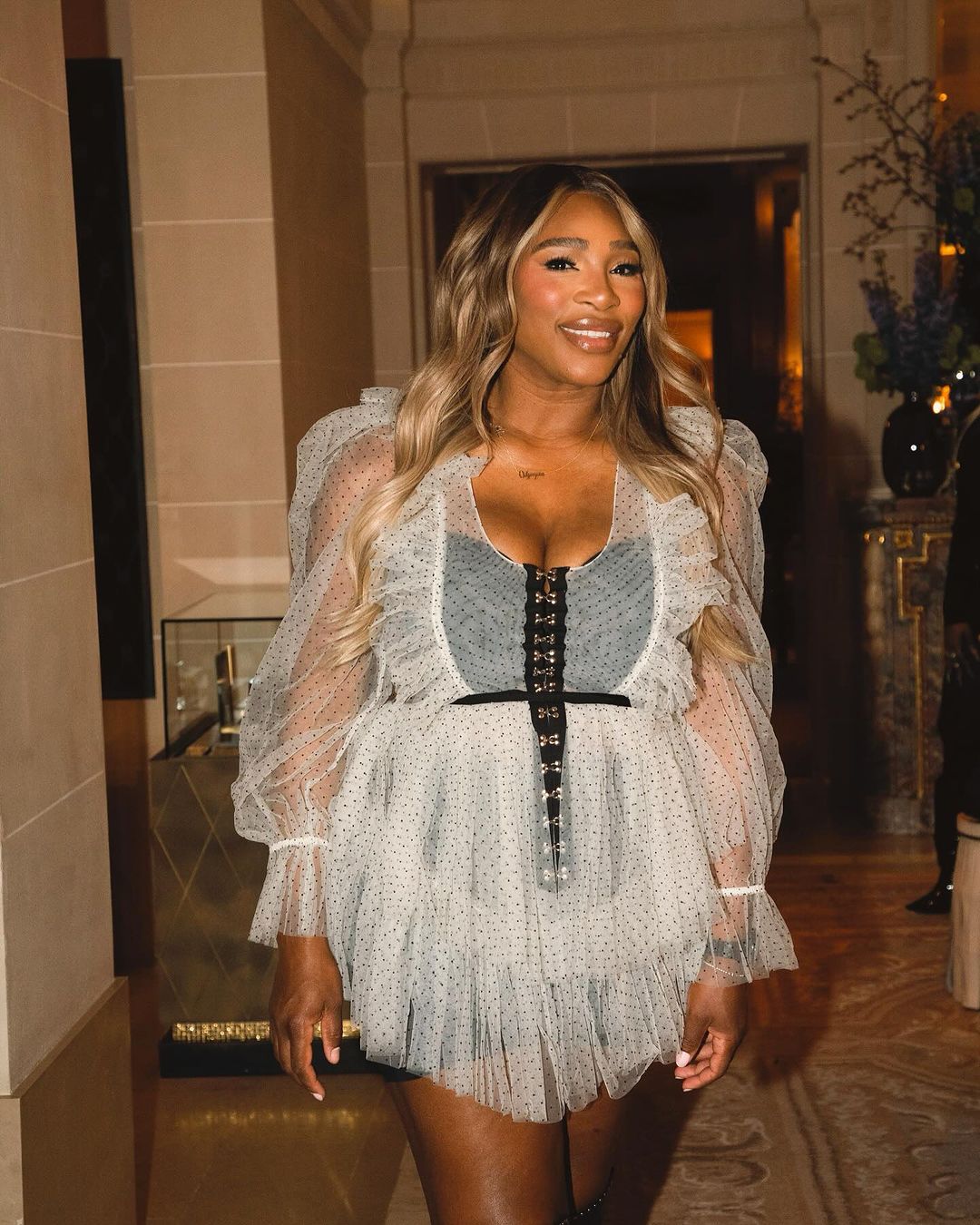Serena Williams e disperată după atenție și s-a pozat într-o rochie foarte scurtă și transparentă, chiar înaintea revenirii oficiale a Simonei Halep, marea ei rivală!