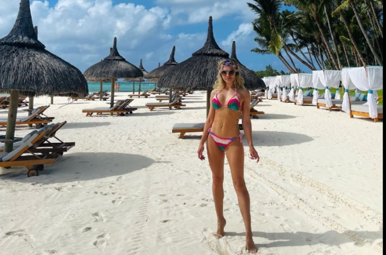 Soția lui Ciprian Tătărușanu, imagine provocatoare în costum de baie! Și-a arătat fluturașul tatuat. GALERIE FOTO