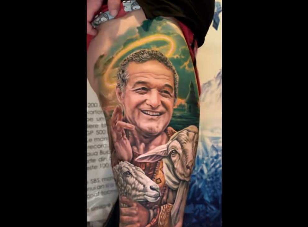 Tatuajul obscen cu Gigi Becali, devenit viral pe internet! Un ultras și-a făcut un desen cu miliardarul din Pipera, sub formă de sfânt, și două oi