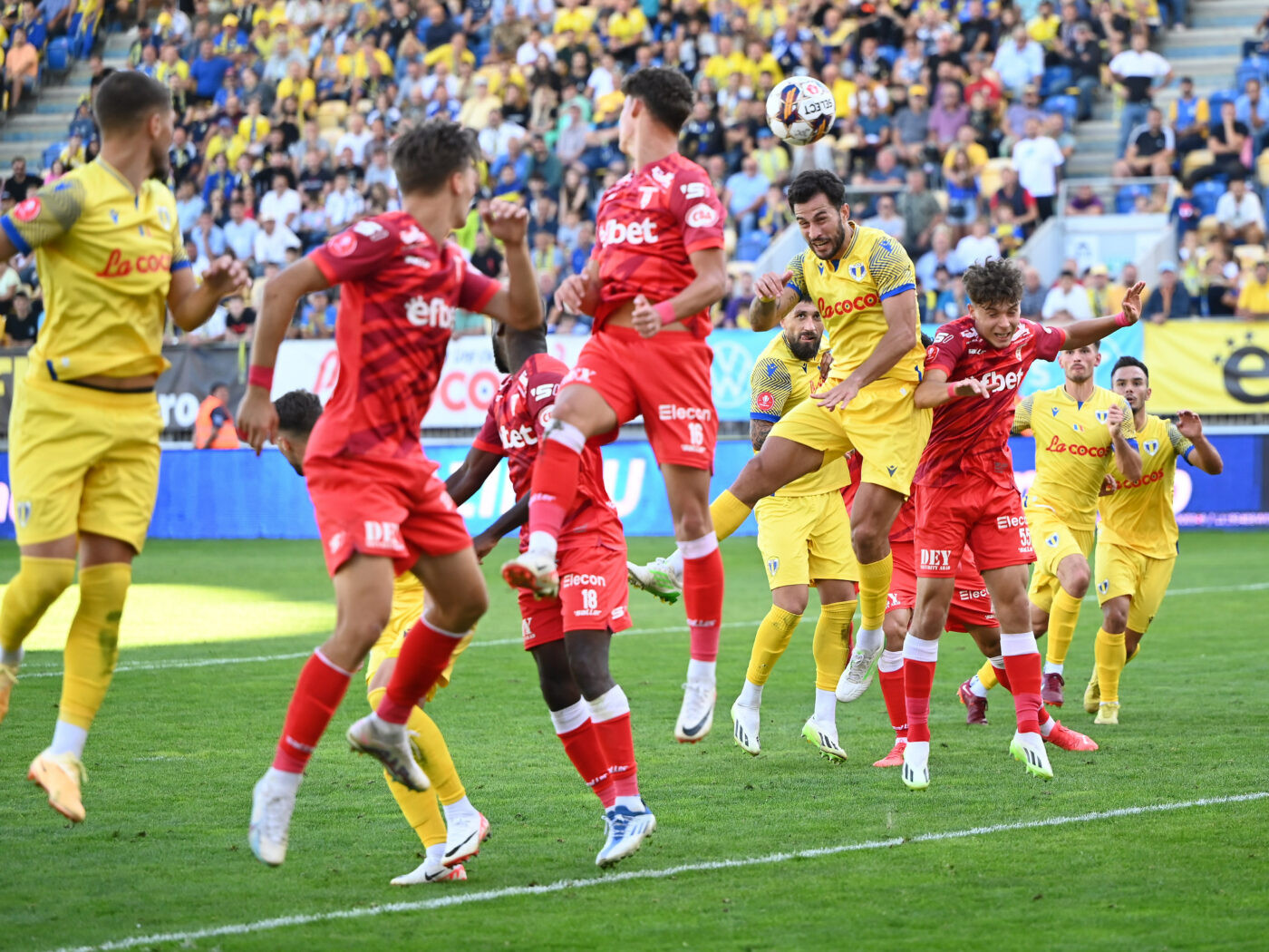 Un club din Superliga a ajuns la datorii de 5.000.000 de euro! Antrenorul echipei recunoaște: „Nu mi-am văzut salariul din noiembrie”