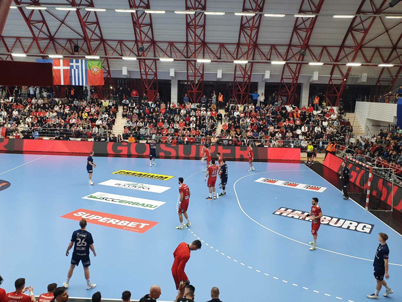 Victorie uriașă pentru Dinamo în play-off-ul EHF European League! „Dulăii” ar fi putut obține, practic, calificarea încă de acum, dar și-au bătut joc pe final de un avantaj uriaș