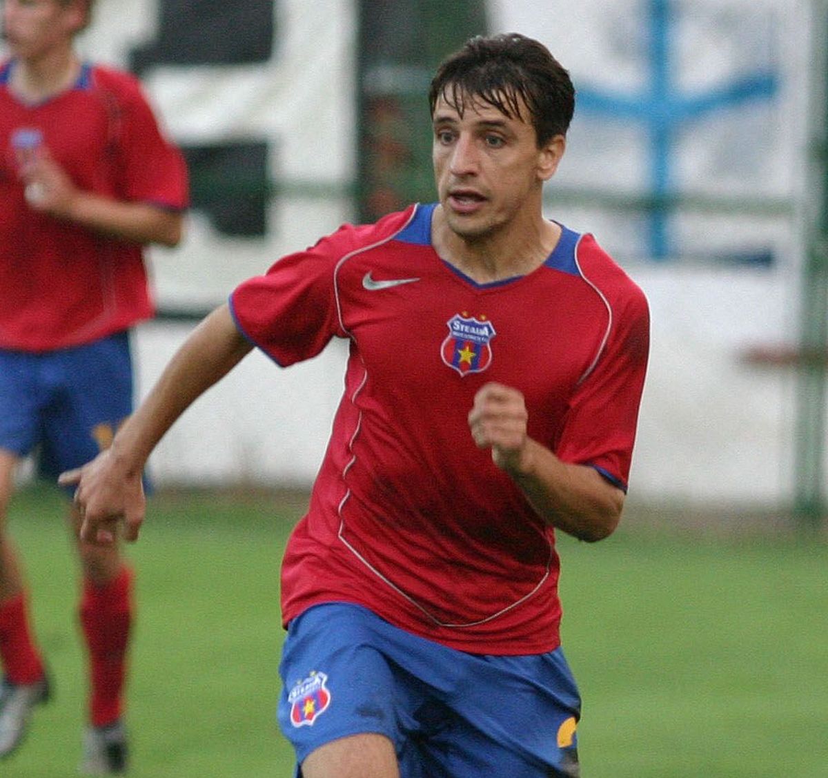 Suporterii FCSB l-au ales pe „Micul Beckham”! Florentin Dumitru, votat cel mai bun fundaș dreapta roș-albastru din ultimele decenii în fața lui George Ogăraru, reacție rară în spațiul public: „Asta înseamnă pentru mine!” EXCLUSIV