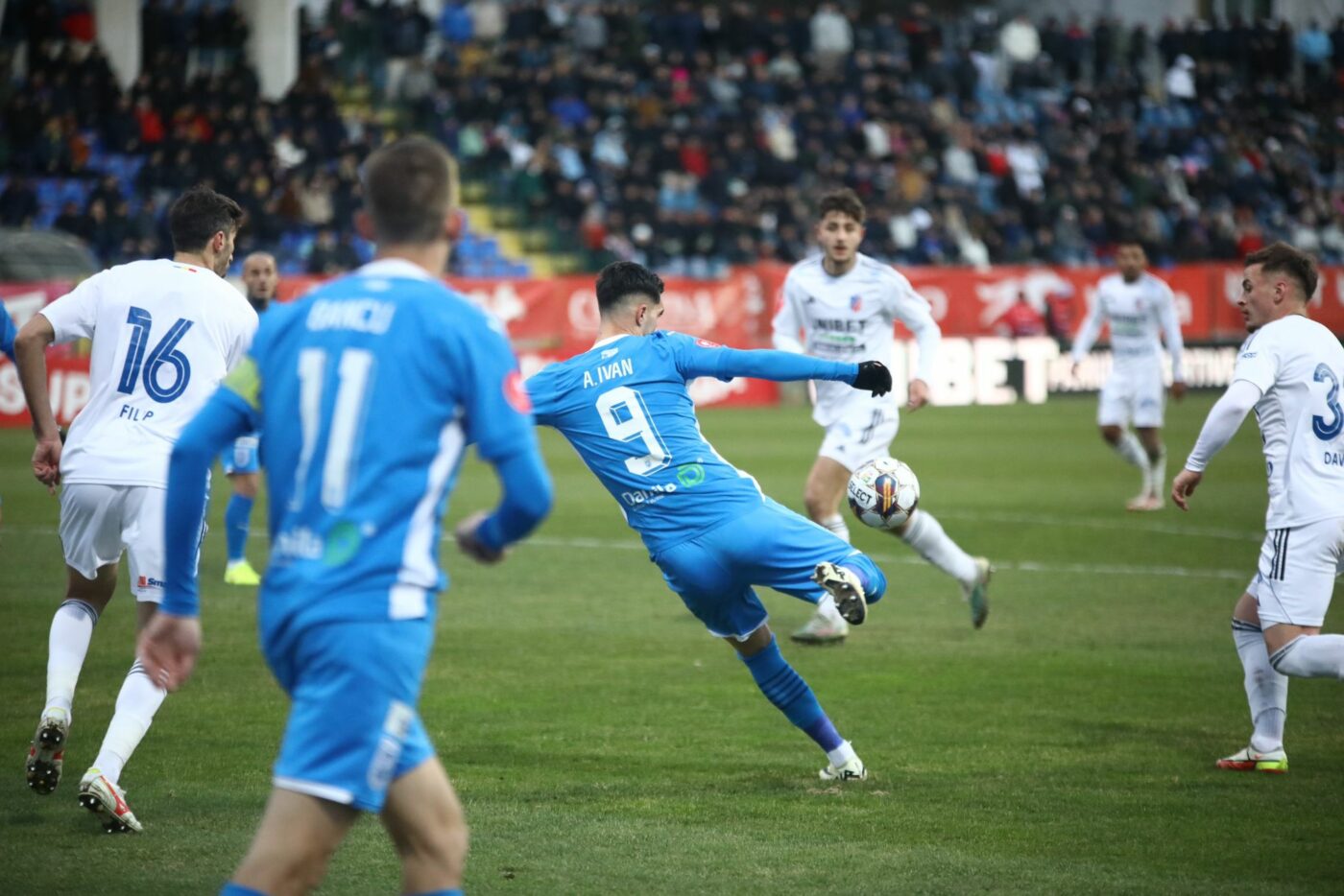 Record de ineficacitate pentru Andrei Ivan. Câte penalty-uri ratate are Universitatea Craiova în acest campionat