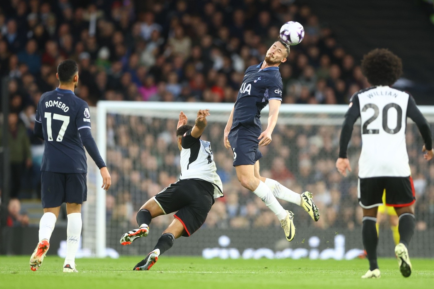 Unul dintre cei mai mari atacanți din istoria lui Liverpool dă verdictul după ce l-a văzut pe Radu Drăgușin titular la Tottenham! E o concluzie la care nu mulți se așteptau