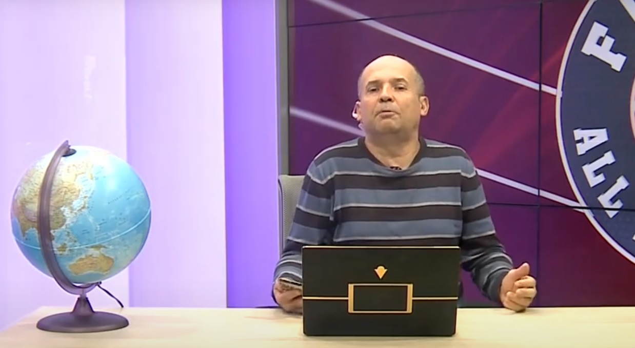 Radu Banciu a spus cu cine va ține dacă Soarana Cîrstea va juca împotriva Simonei Halep, la turneul de la Miami! Moderatorul TV a dat verdictul şi l-a imitat pe Gigi Becali: „Păi, da, bineînțeles că ținem cu ea”