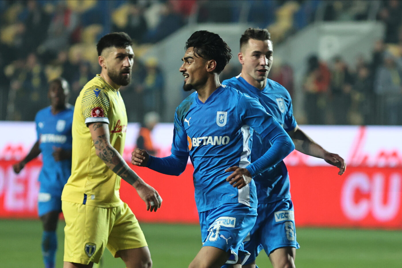 „Zorro din Bănie”. Ştefan Baiaram va evolua cu mască, după ce rapidistul Alexandru Albu i-a spart nasul: cum arată mijlocașul acum