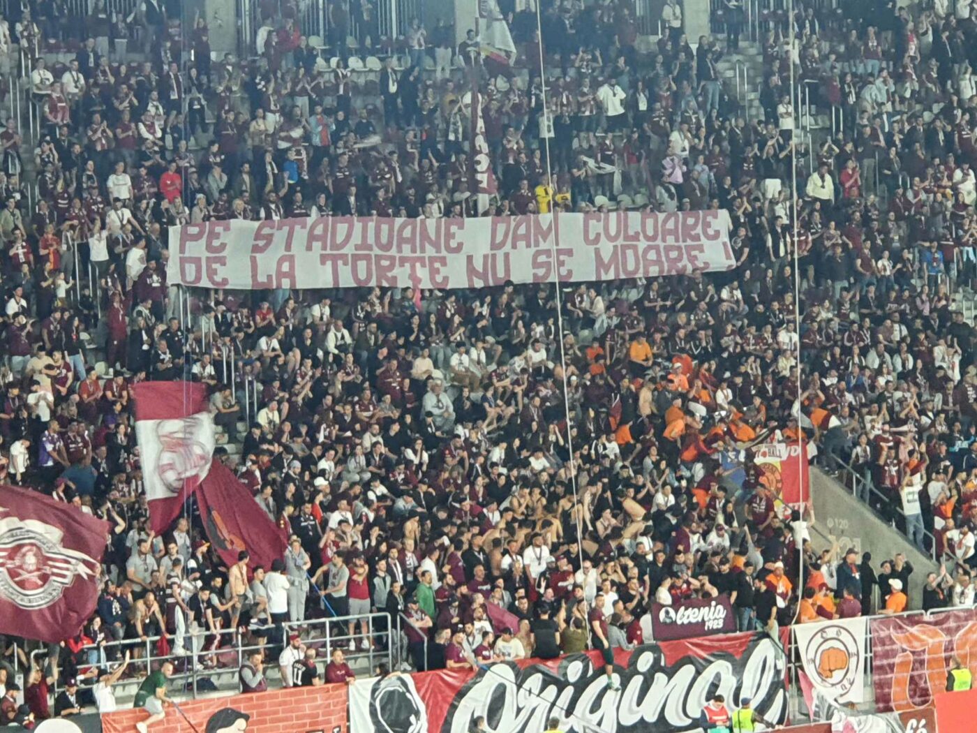 Mesajele afișate de galeria Rapidului la meciul cu CFR. Banner dedicat lui Liviu Ungureanu, zis Bocciu. FOTO