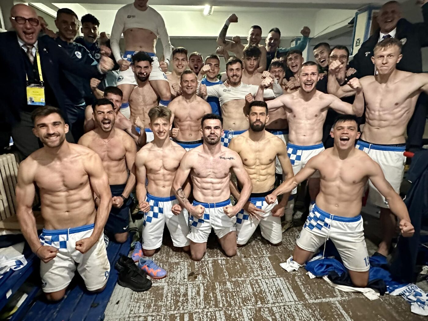 A început Revelionul la Hunedoara: „Ne așteptam să învingem!”. Primarul, în al nouălea cer după ce fosta campioană CFR Cluj a fost spulberată de Corvinul: „Tot orașul este blocat de patru ore!”. Mesajul special pentru Mircea Lucescu. EXCLUSIV