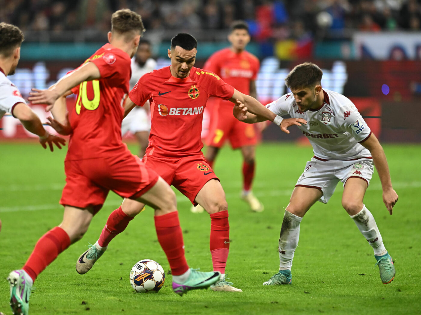 A venit FC Porto pentru a-l transfera, dar Gigi Becali a vrut să îl scoată de pe teren din minutul 25 al derby-ului FCSB – Rapid 2-2! De ce a scăpat de umilință Adrian Șut, chiar când „dragonii” erau la București pentru el