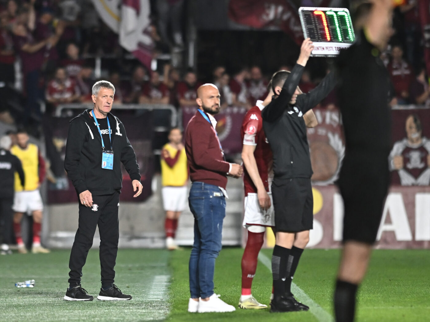 Antrenorul fără reacție și fără vină. Nu asta trebuia să se întâmple la pauza derby-ului din Giulești. EDITORIAL ANDREI PREOTU