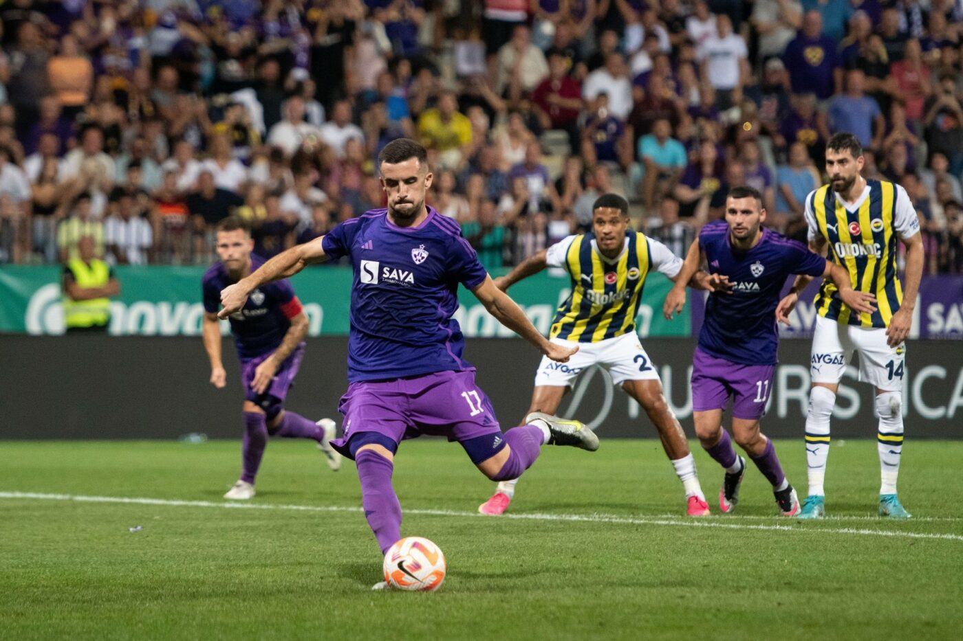 Austriacul Arnel Jakupovic este transferul bombă cu care Gigi Becali atacă Europa! Atacantul de 25 de ani a trecut pe la Juventus Torino când avea 20 de ani și costă 1.200.000 de euro