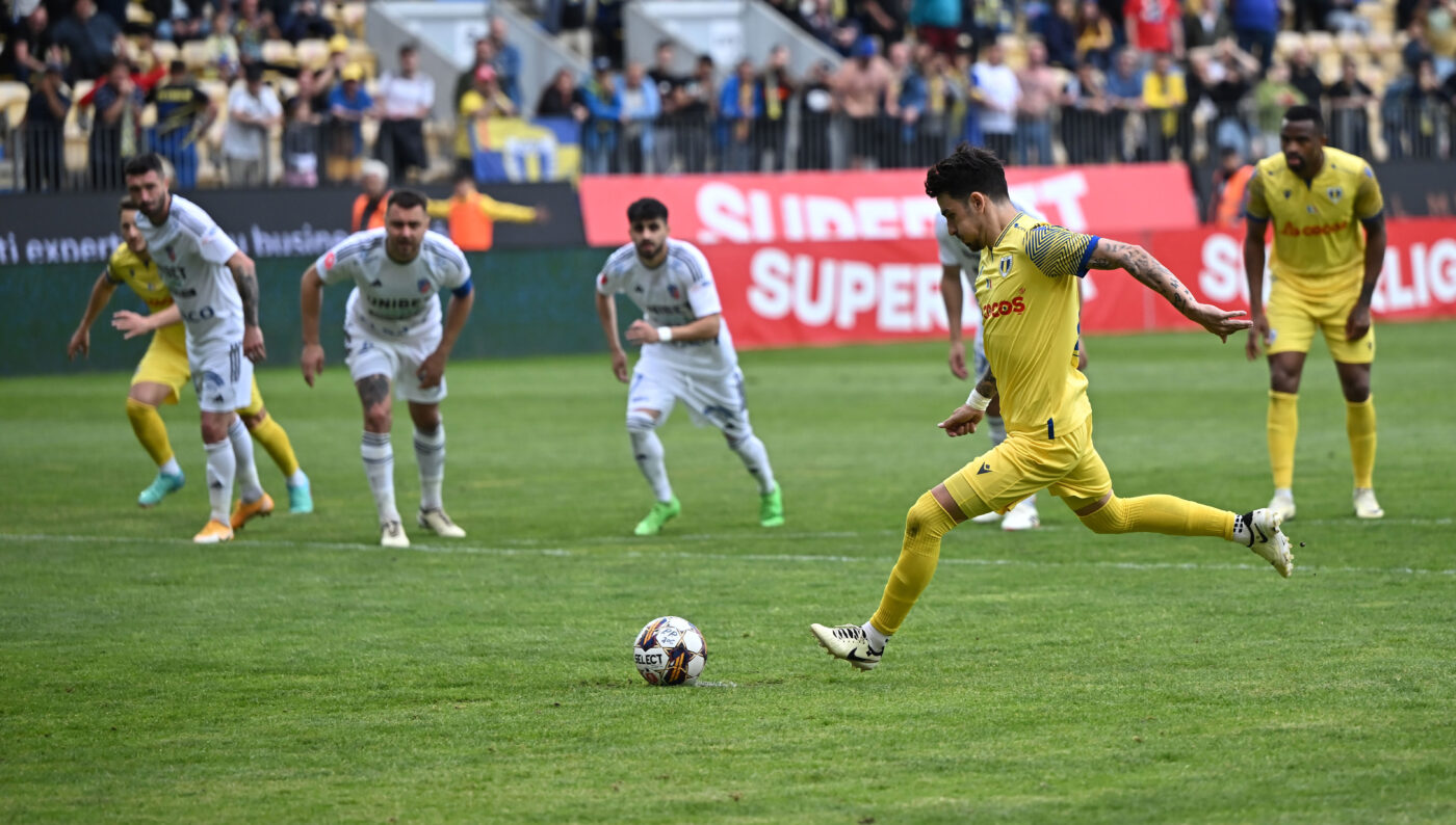 Bătălia pentru salvarea de la retrogradare declanșează scandalul momentului în Superliga! Acuzații reciproce de blat între cluburile care trag cu dinții de locul în prima divizie: „E la fel de dubios precum e și ratarea penalty-ului!”. VIDEO