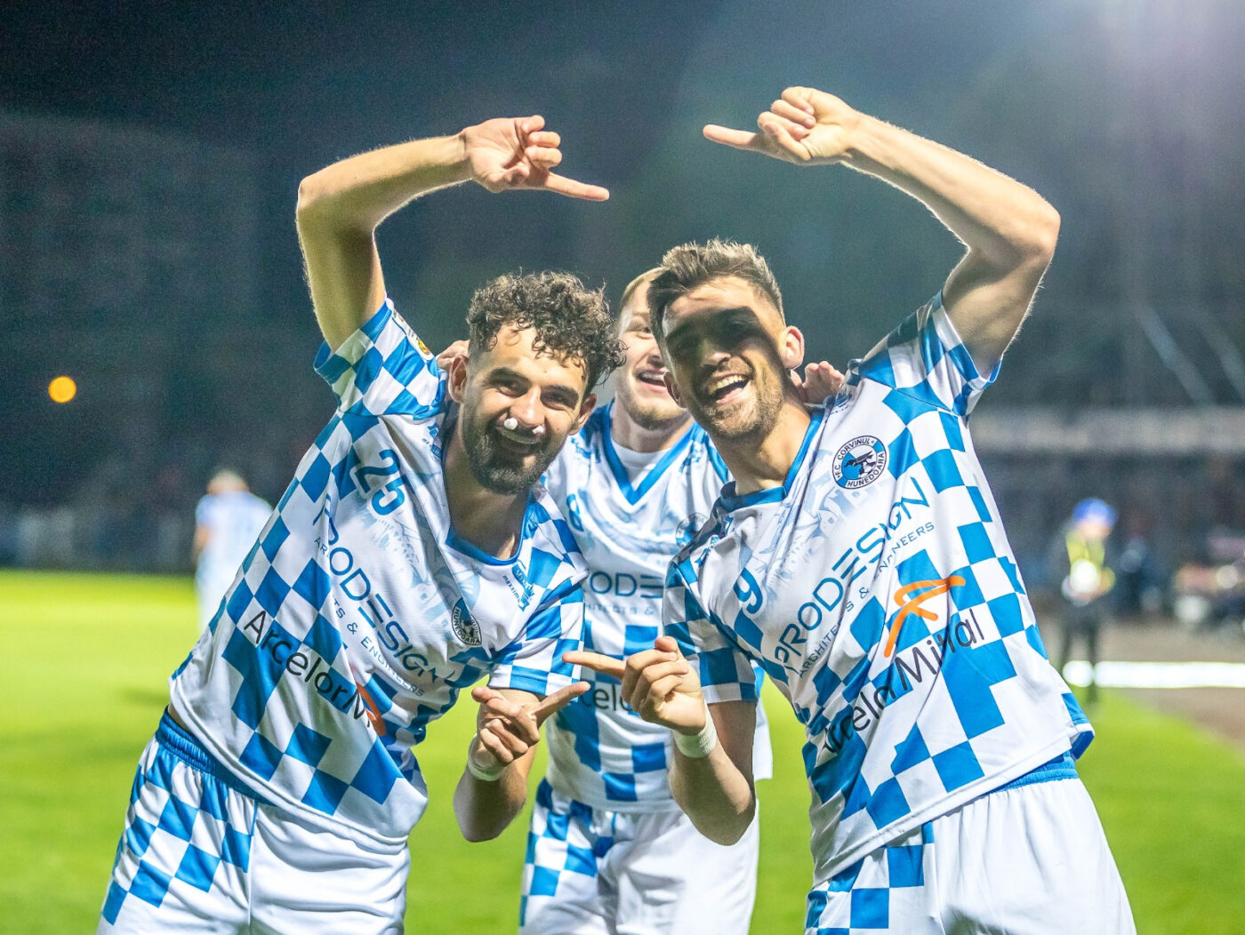 Hunedoara vibrează, după ce a umilit-o pe CFR Cluj în Cupa României! Corvinul va avea stadion nou, va putea promova în Superliga și deja se vede în Europa League, chiar din vară: „Echipa rămâne a autorităților locale”. VIDEO