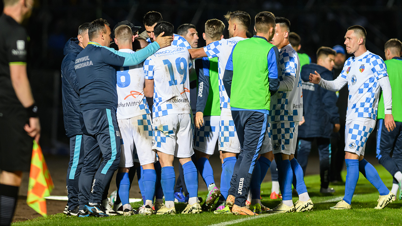 ”Gașca nebună” de sub furnale este în finala Cupei! Alexandru Neacșa, unul dintre eroii Corvinului: ”Un vis pe care îl aveam încă de la început, greu de atins, dar uitați-ne aici”