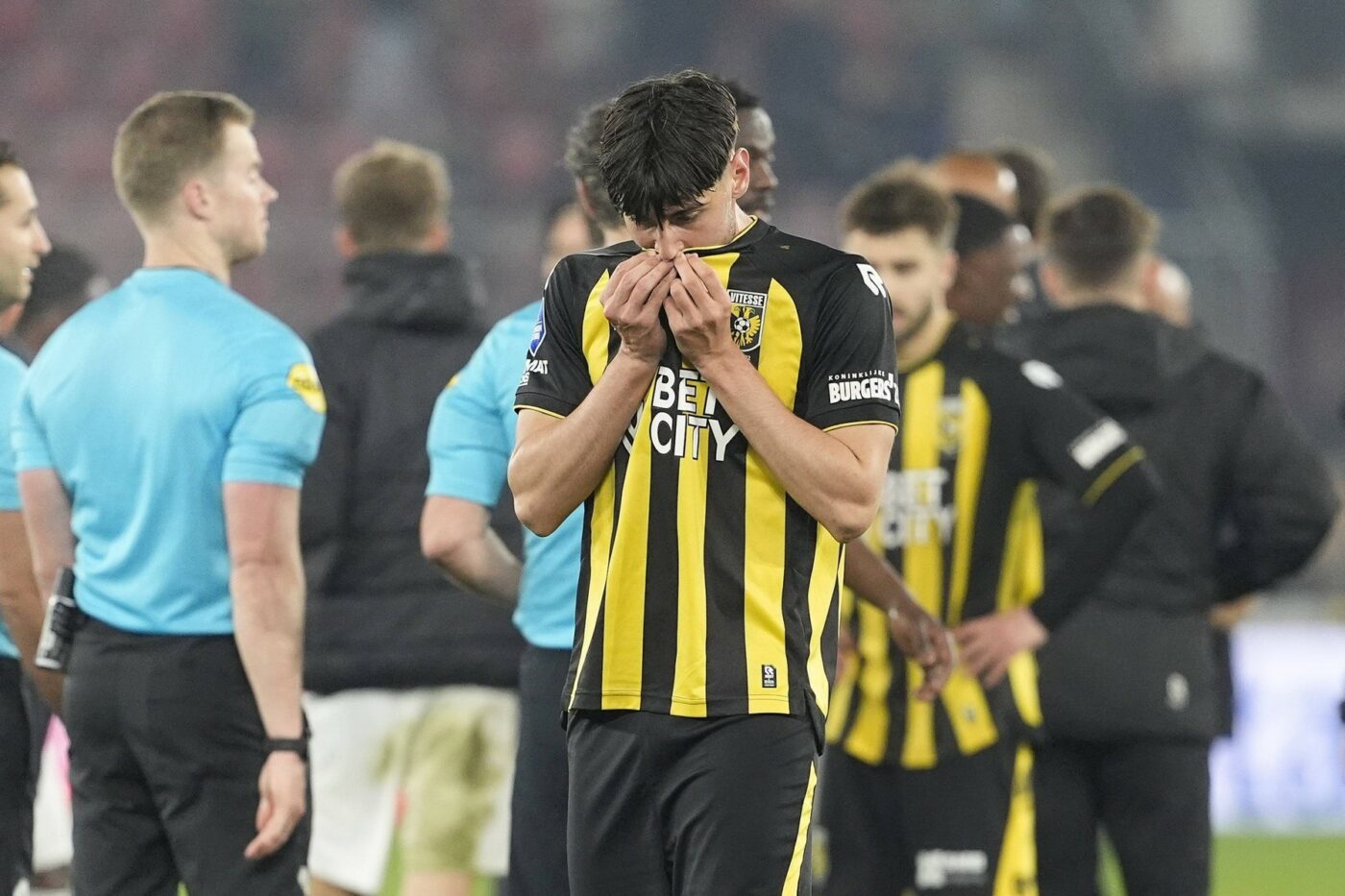 Cariera lui Adrian Mazilu, puștiul fenomen pe care Gică Hagi l-a vândut direct în Premier League, e într-un mare impas. A jucat doar 8 minute pentru o echipă care a fost umilită și care e ca și retrogradată în Olanda