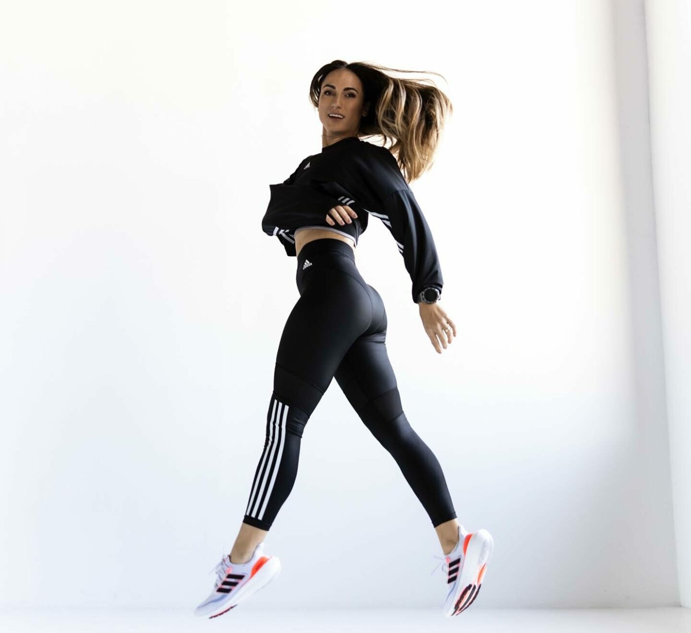 Cât de frumoasă este prietena specială a Soranei Cîrstea! Cine se aseamănă se adună: este de 6 ori Miss Fitness Universe. GALERIE FOTO