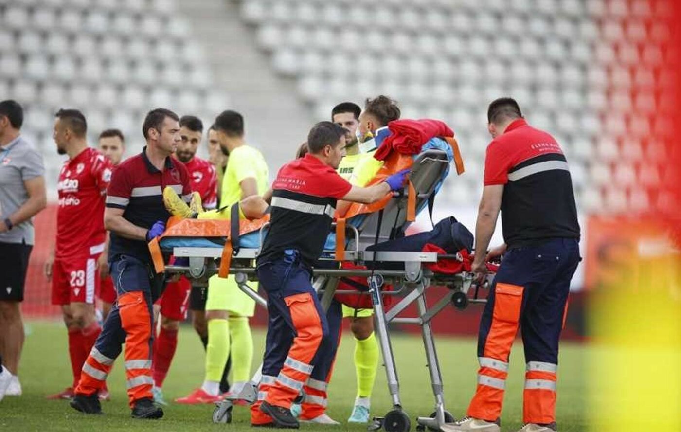 Clipe de groază pentru mama lui Luca Mihai, care și-a văzut fiul comoționat direct din tribunele stadionului! Femeia, speriată și în lacrimi, a fugit direct la ambulanță: ce a aflat despre starea băiatului ei. EXCLUSIV