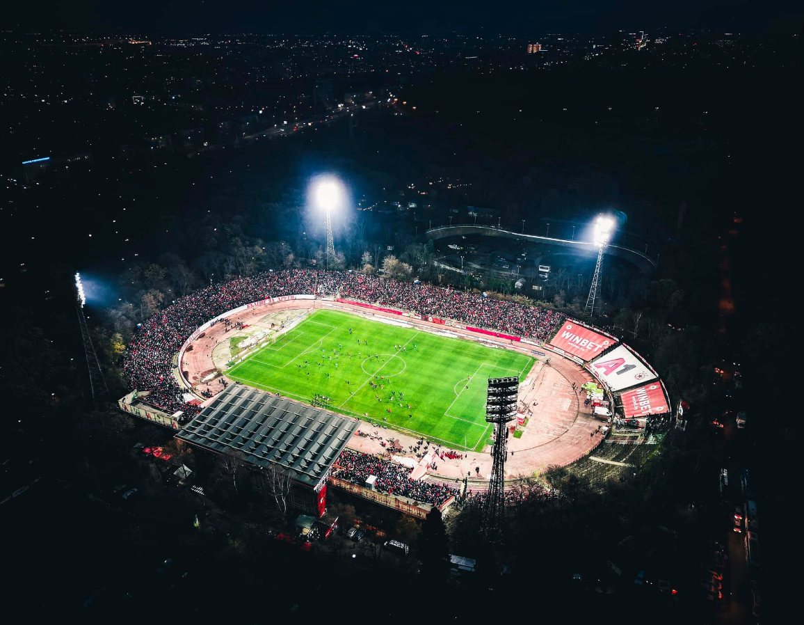 Clona stadionului Dinamo, doborâtă de buldozere pentru a face loc unei „bijuterii” de zeci de milioane de euro, în mijlocul unei păduri!