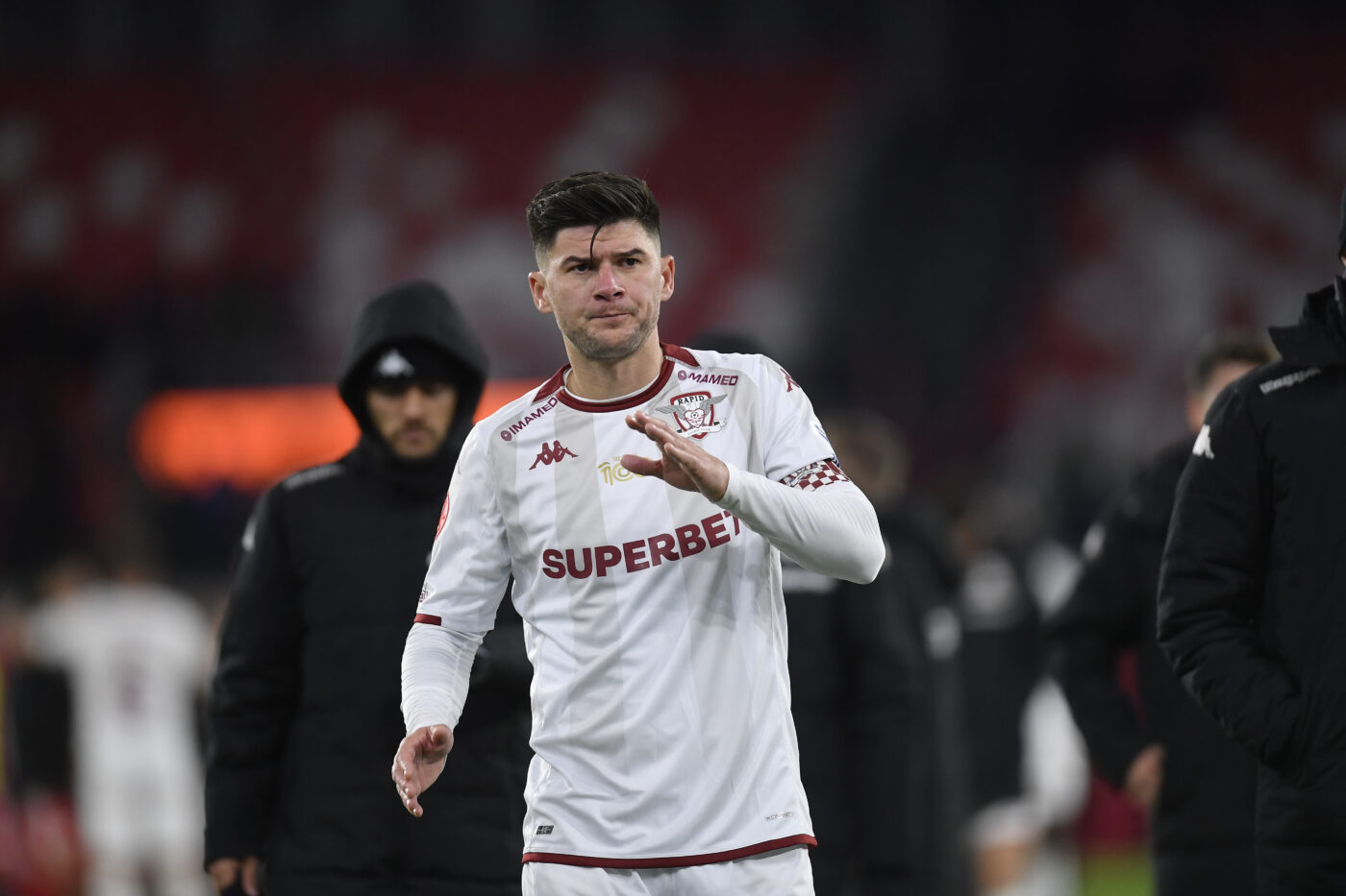 Cristi Săpunaru ar fi refuzat inițial noul contract propus de șefii de la Rapid! Ce prevedea angajamentul care s-ar fi asemănat cu cel al lui Vlad Chiricheș de la FCSB. EXCLUSIV