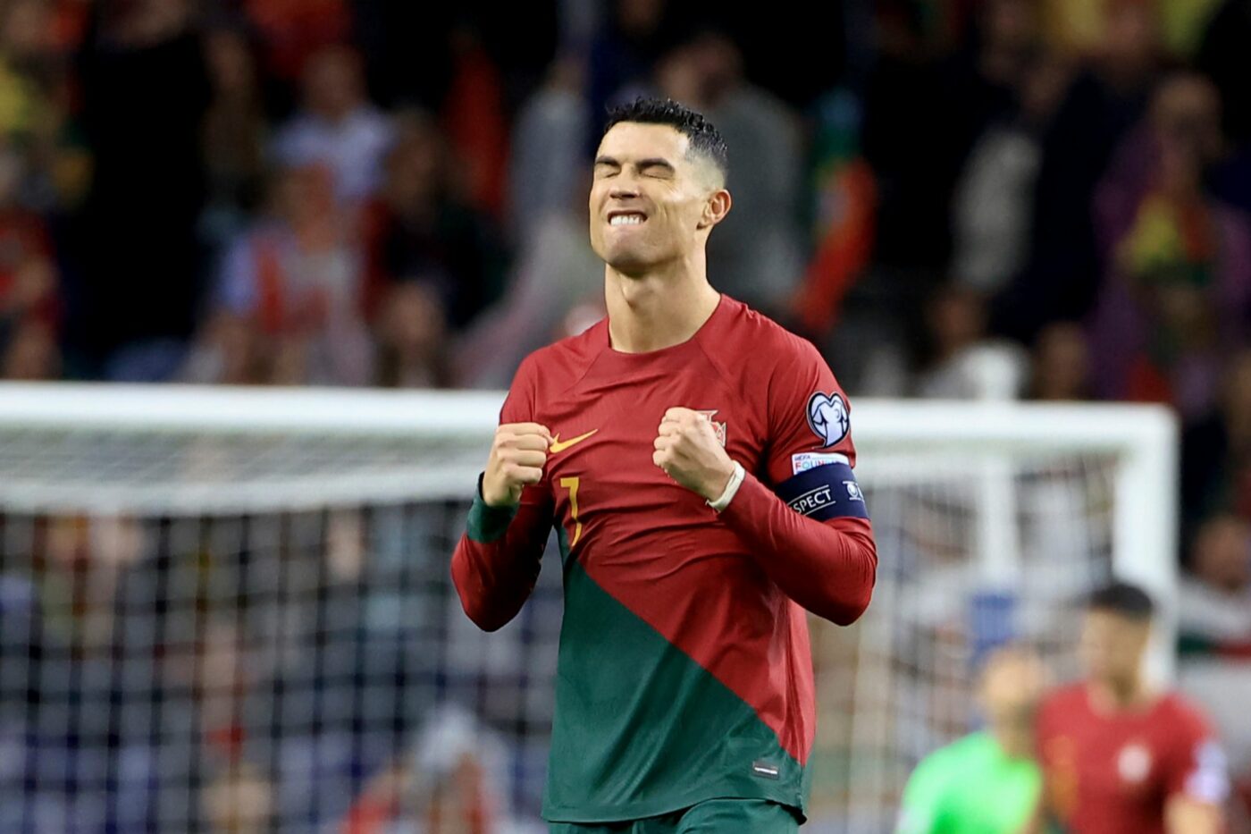 Patul pe care a dormit Cristiano Ronaldo, scos la licitație pentru o cauză nobilă! Cât trebuie să scoată din buzunar un fan înfocat
