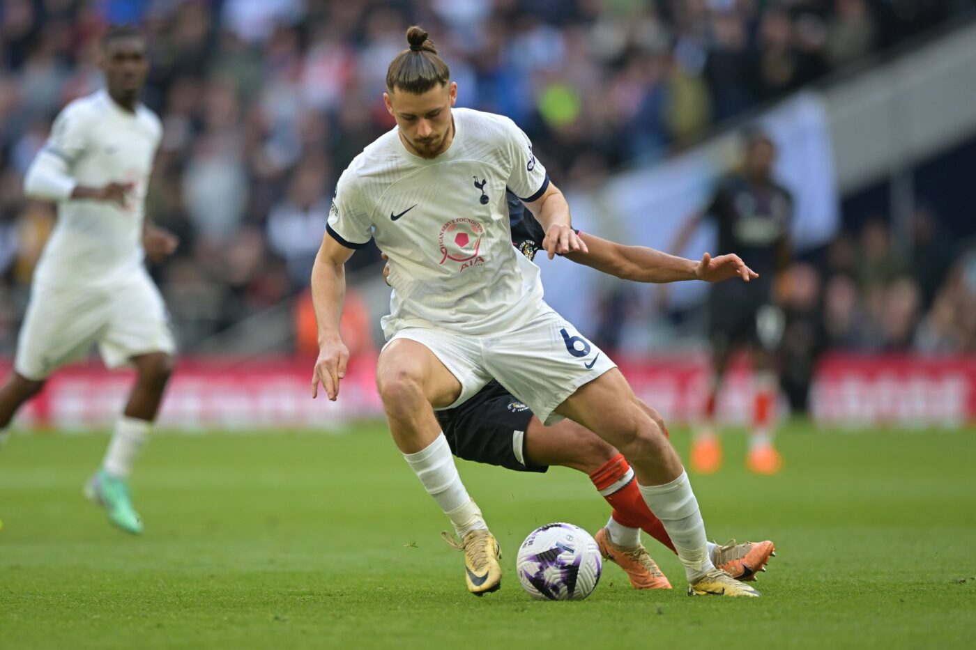 Deja nu mai e glumă pentru Radu Drăgușin, iar situația sa la Tottenham se complică teribil! Managerul Ange Postecoglou, laude interminabile pentru rivalul românului, Micky van de Ven: „Evoluția lui a fost extraordinară”
