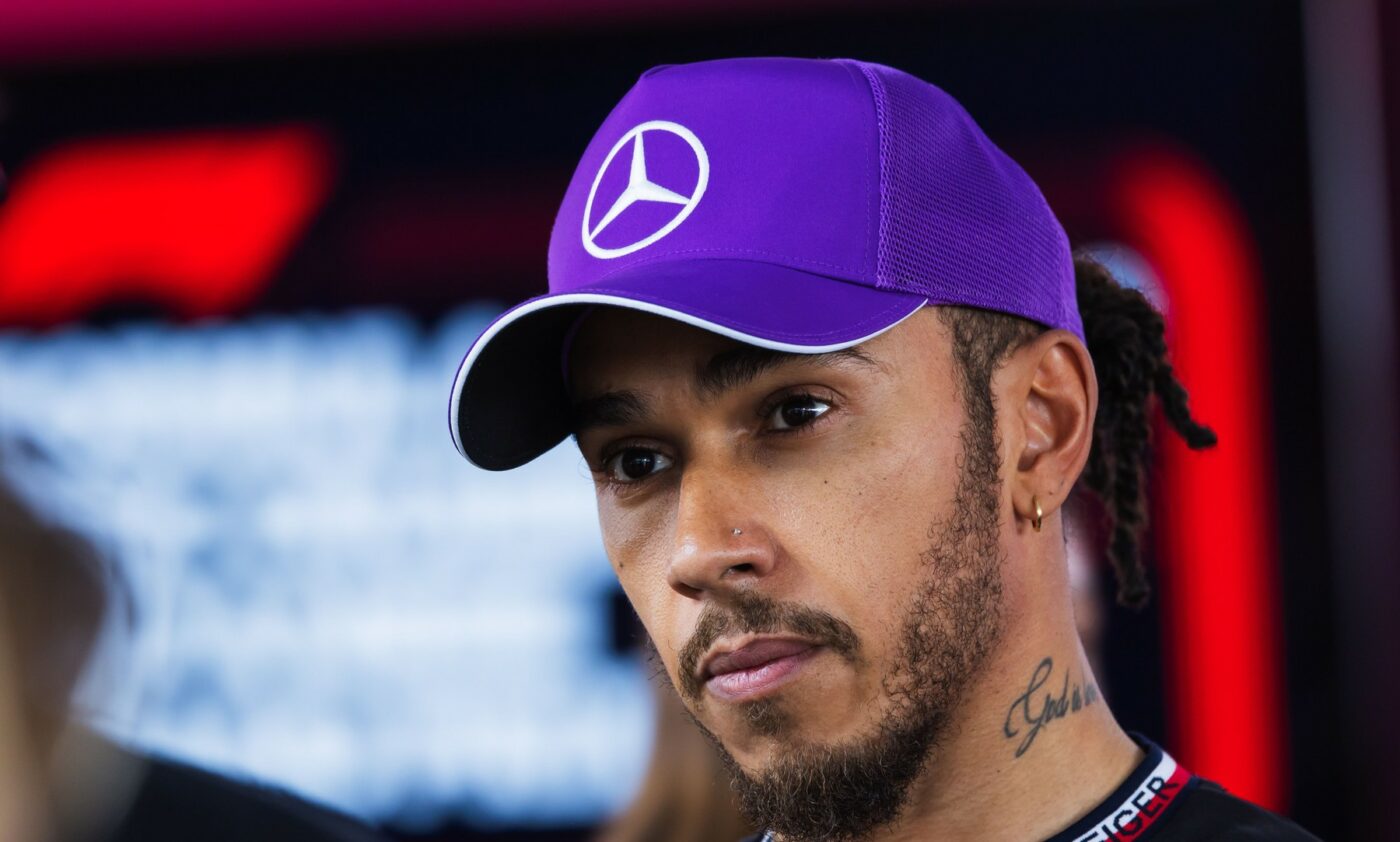 Dependent de jocuri de noroc, fratele lui Lewis Hamilton a vrut să se sinucidă! A intrat în depresie și a fost obligat să-și vândă bolidul Mercedes primit cadou de la pilotul F1 pentru a-și plăti o datorie