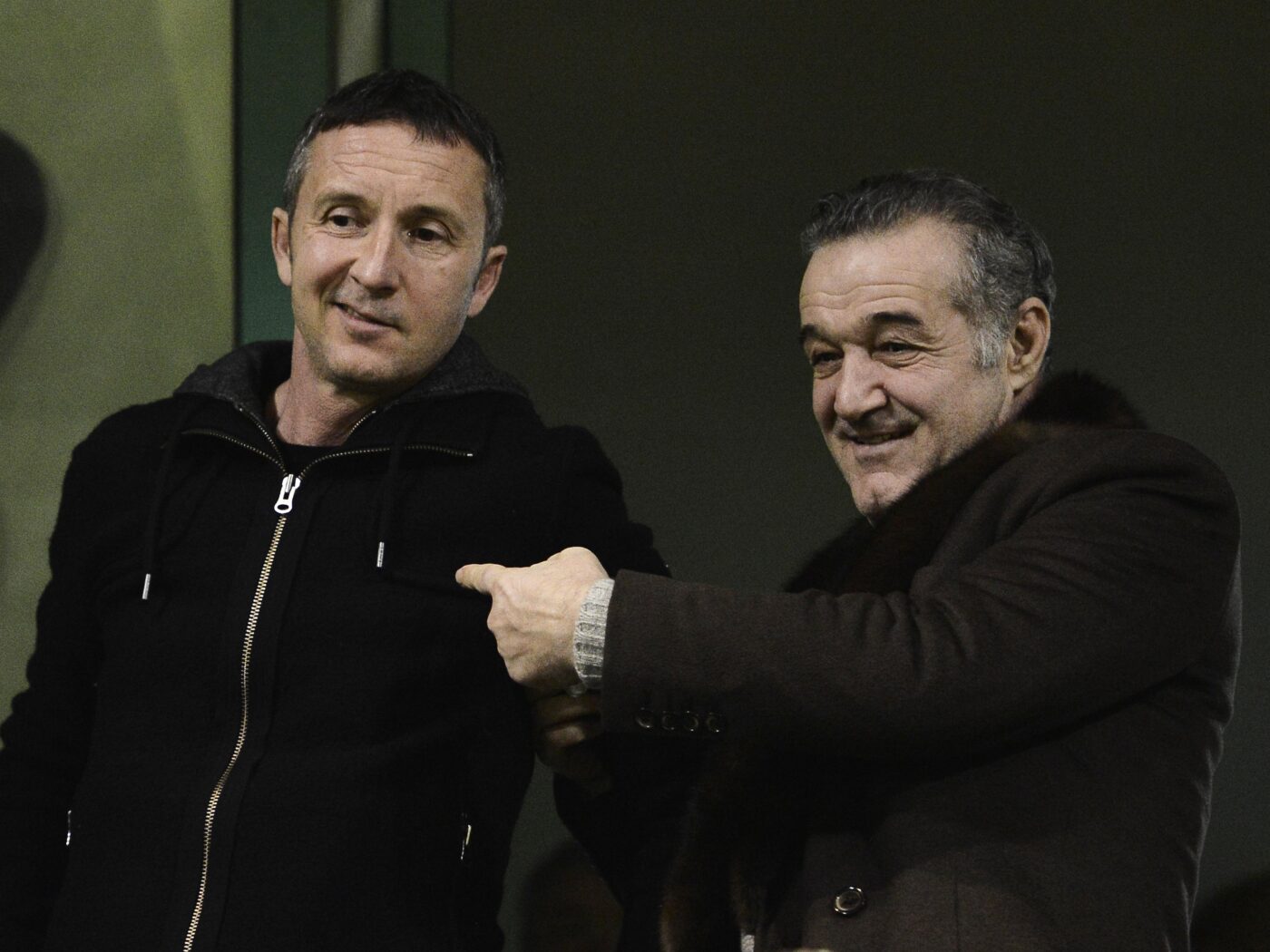 E conflict deschis între Gigi Becali și Meme Stoica din cauza unui fotbalist de la FCSB! Patronul l-a schimbat la pauza meciului cu Rapid și l-a criticat, managerul reacționează imediat și îl laudă!