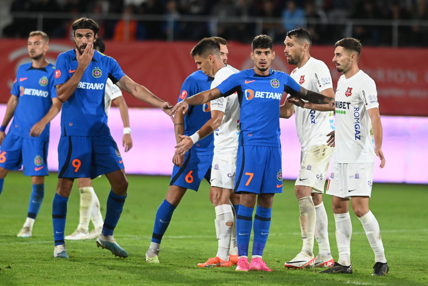 Este jucătorul etapei în Superliga României, dar nu se entuziasmează prea mult: „Meciurile mari se joacă la alt nivel!”. Răspunsul neașteptat la întrebarea despre echipa națională și transferul refuzat. EXCLUSIV