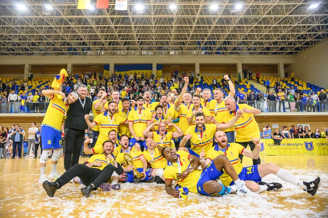 Nebunie la Brașov. Corona a întrerupt hegemonia Arcadei Galați în Divizia A 1 de volei! Noua campioană este o echipă „de autor”. Creația lui Laurențiu Lică