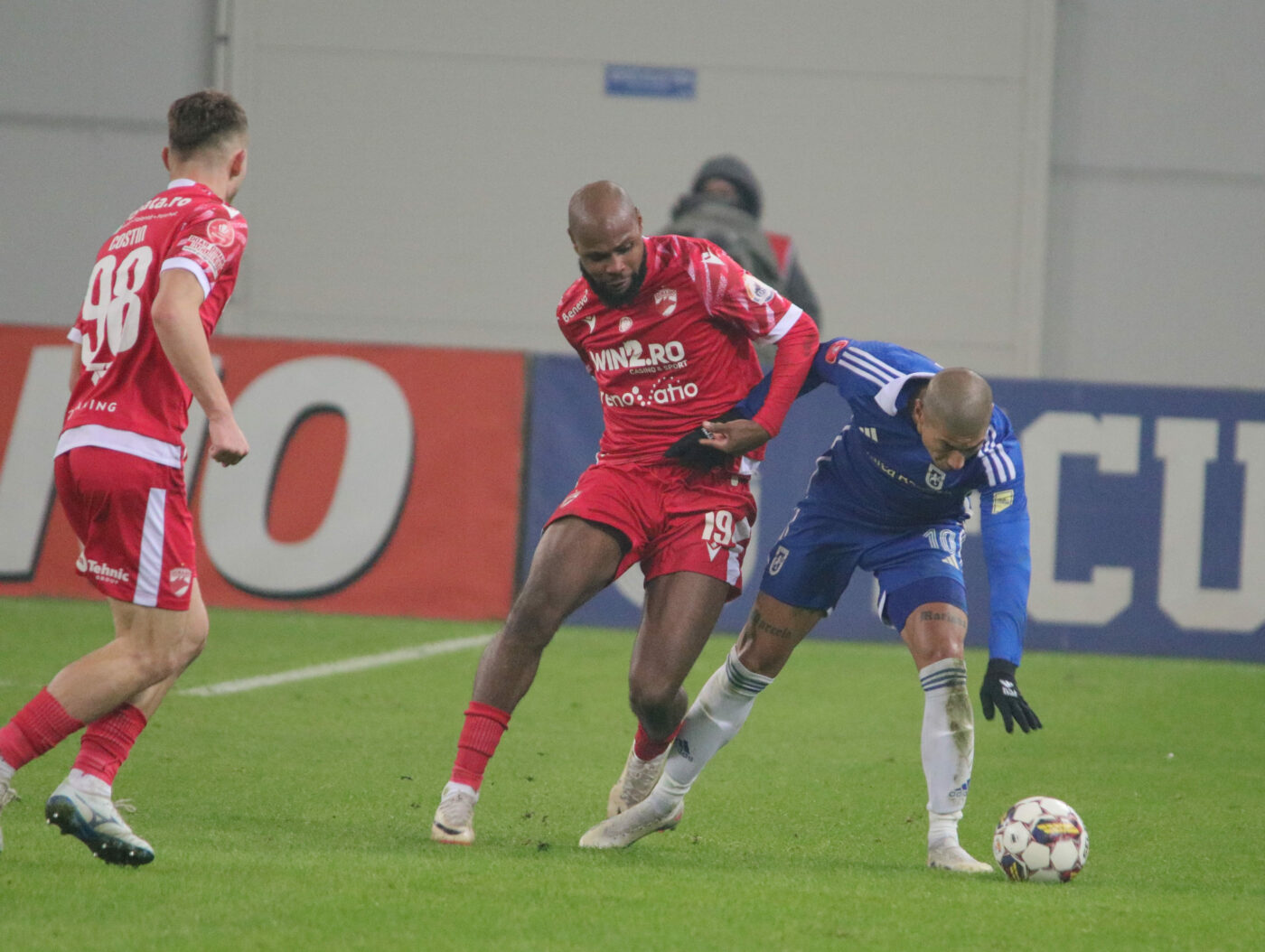 FC U Craiova – Dinamo 1-1, în etapa 5 a play-out-ului din Superliga. „Câinii” ratează alte două puncte vitale în ultimele minute și rămân pe locurile de baraj