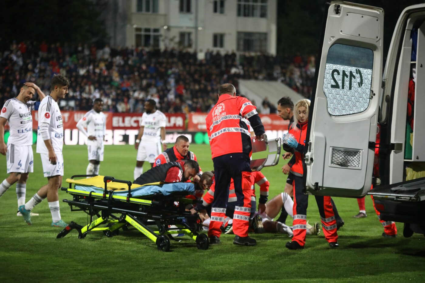 Florin Prunea, reacție fără precedent după ce Abdallah l-a băgat în spital pe Benzar! Dinamovistul, suspendare exemplară din partea Comisiei de Disciplină. „Nu am văzut niciodată. Nu există meci fără Salvare pe teren. Se dau cap în cap ca la tauri”. VIDEO