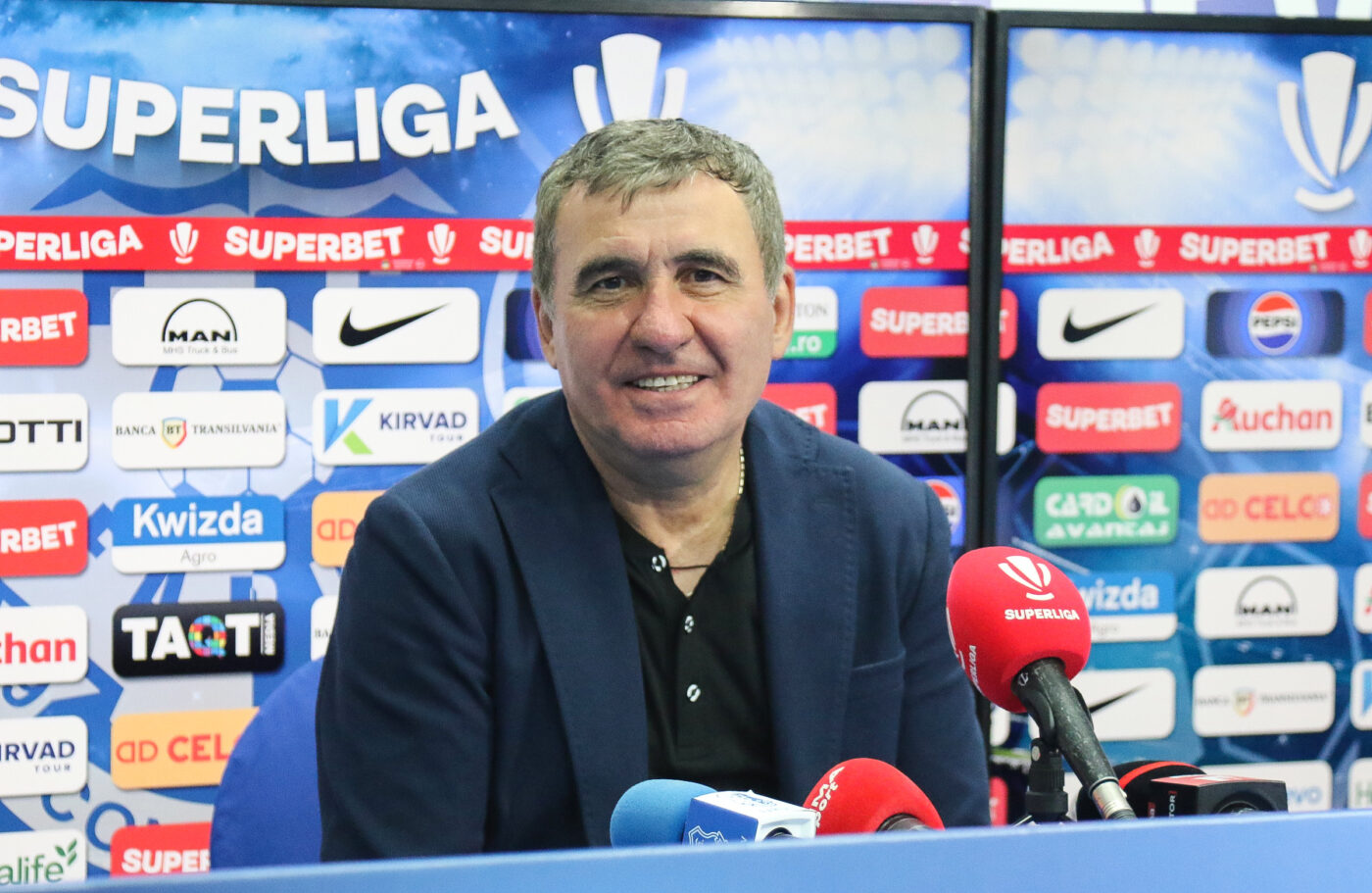 Gică Hagi contraatacă și a făcut o ofertă pentru fotbalistul pe care Gigi Becali vrea să-l transfere la FCSB! „Regele” a intrat all-in: i-a promis salariu dublu jucătorului!